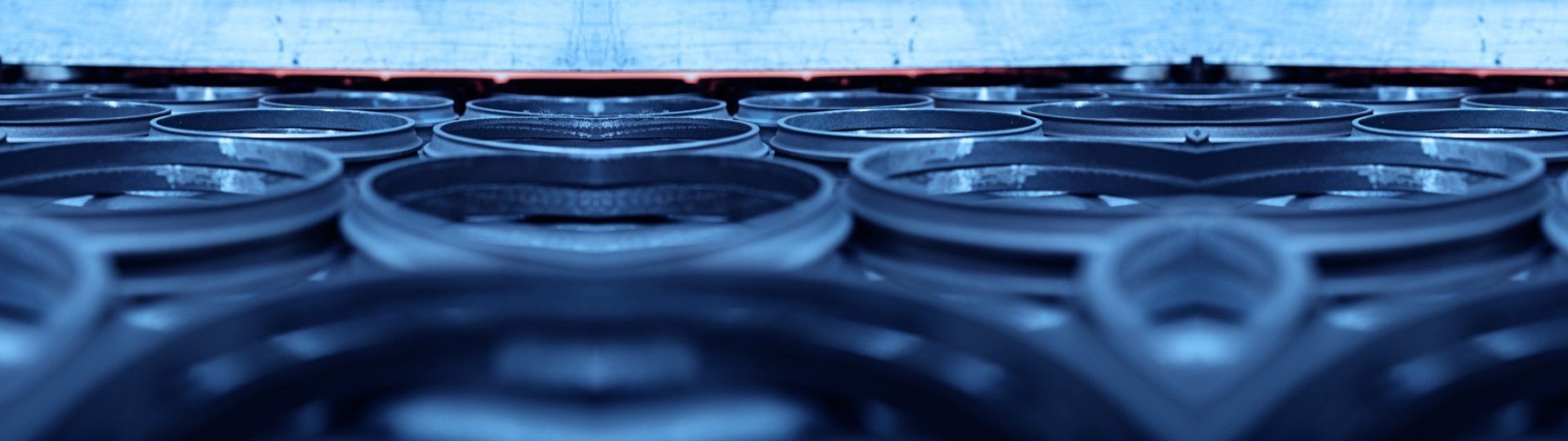 Idlers made from high-quality alloy steel and advanced manufacturing processes, offering exceptional performance in both standard and extreme working environments for various machinery.