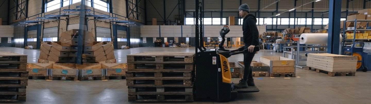 Yale MPX Series low lift power pallet trucks – efficient electric platform trucks for light to intensive warehouse use in UAE.