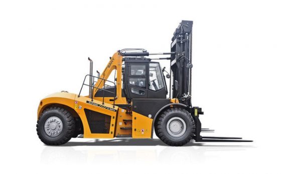Yale heavy forklifts above 16 tons, equipped with load sensing hydraulics, long service intervals, and performance mode to maximize productivity while reducing energy consumption in harsh conditions