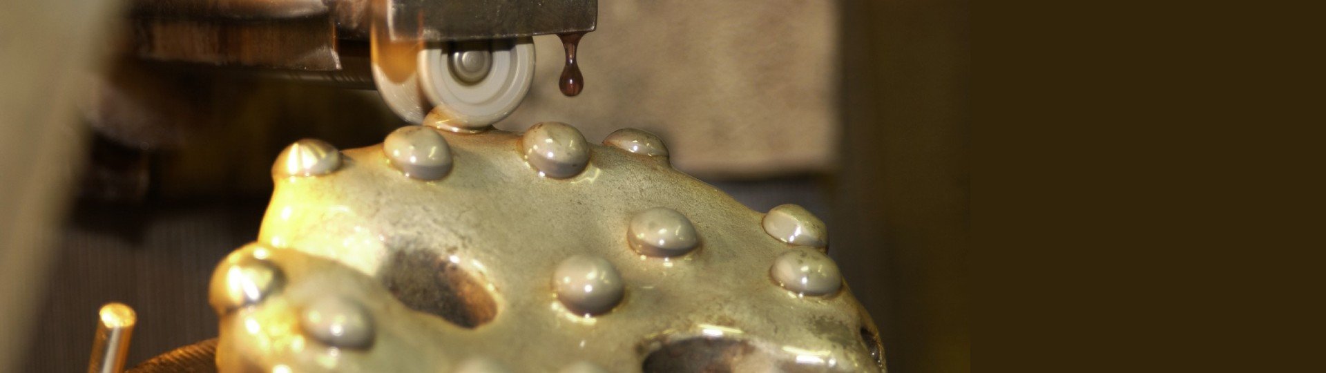 Epiroc's diamond grinding wheels with a coated steel body, perfect for grinding spherical, ballistic, and Trubbnos cemented carbide buttons, maintaining profile throughout use for precise results.