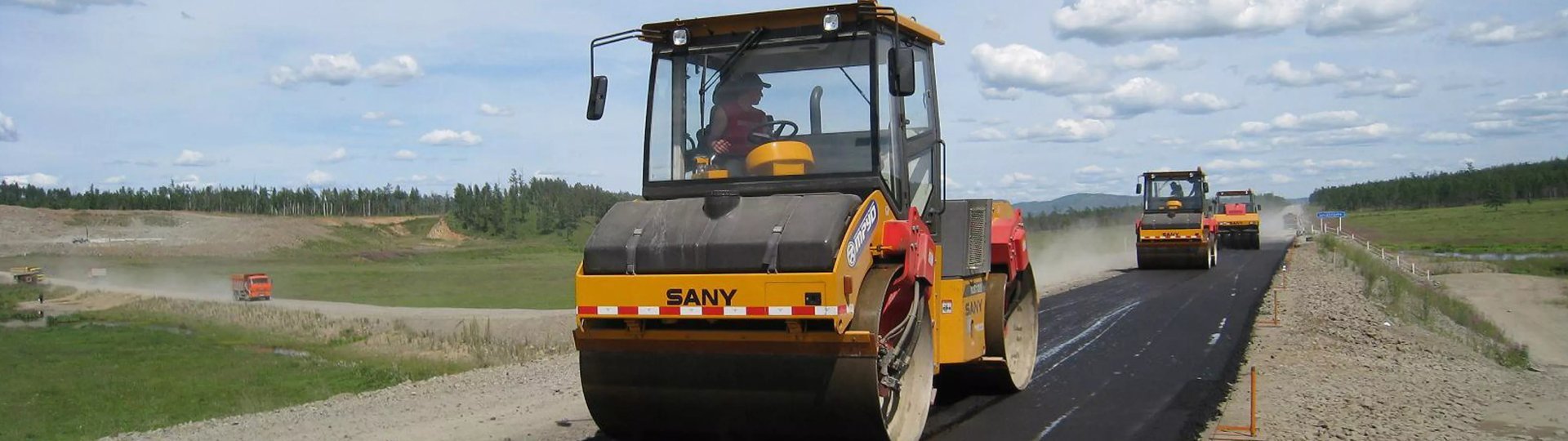 SANY Vibratory Compactor for high-quality road construction, offered by United Motors & Heavy Equipment Co. LLC